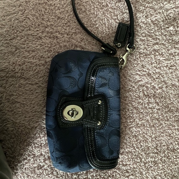 coach wristlet - Picture 1 of 5